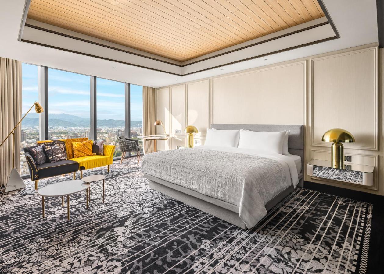 Le Meridien Taizhong Zewnętrze zdjęcie A bedroom at the hotel