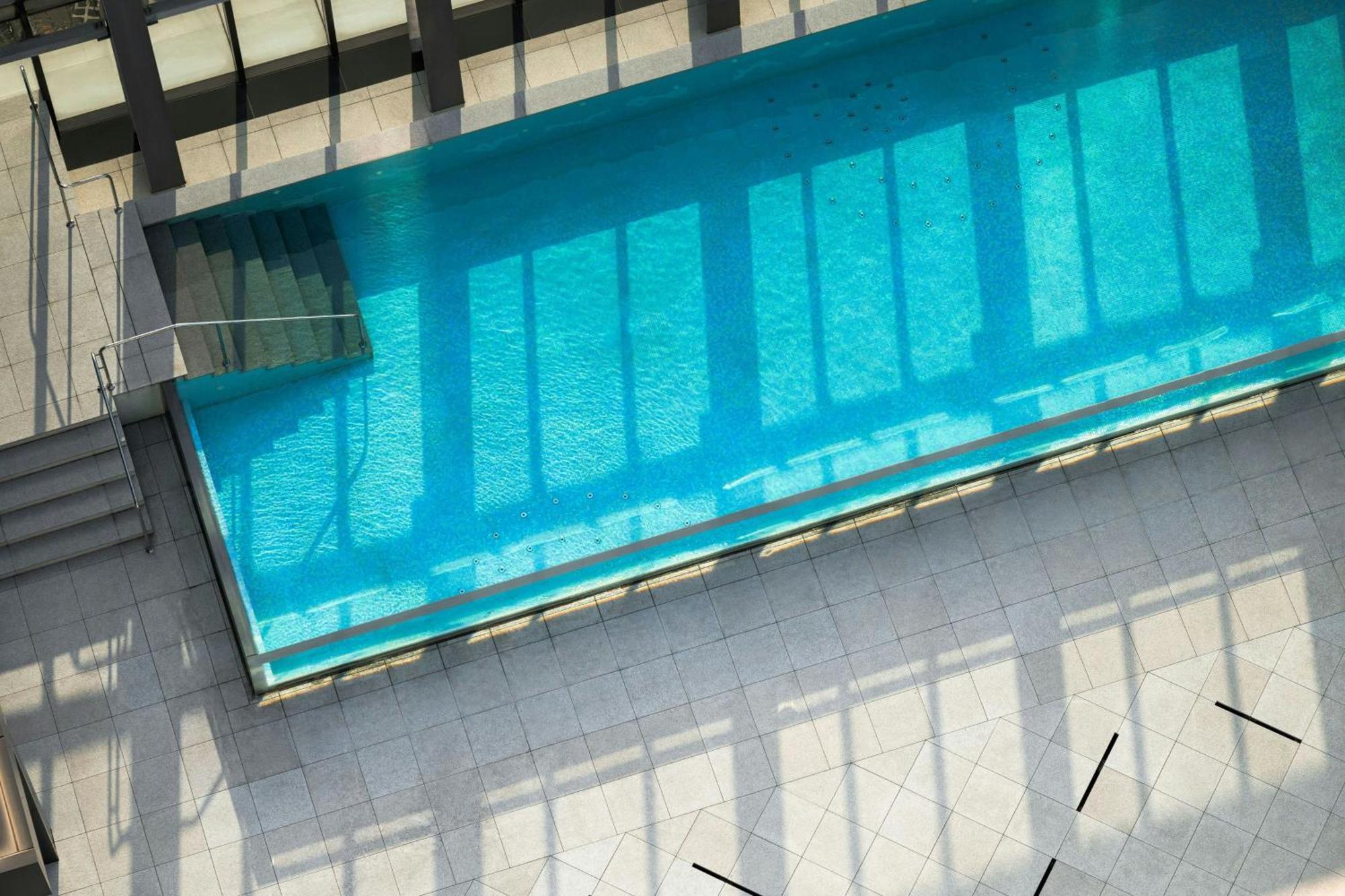 Le Meridien Taizhong Zewnętrze zdjęcie The pool at the top of the hotel