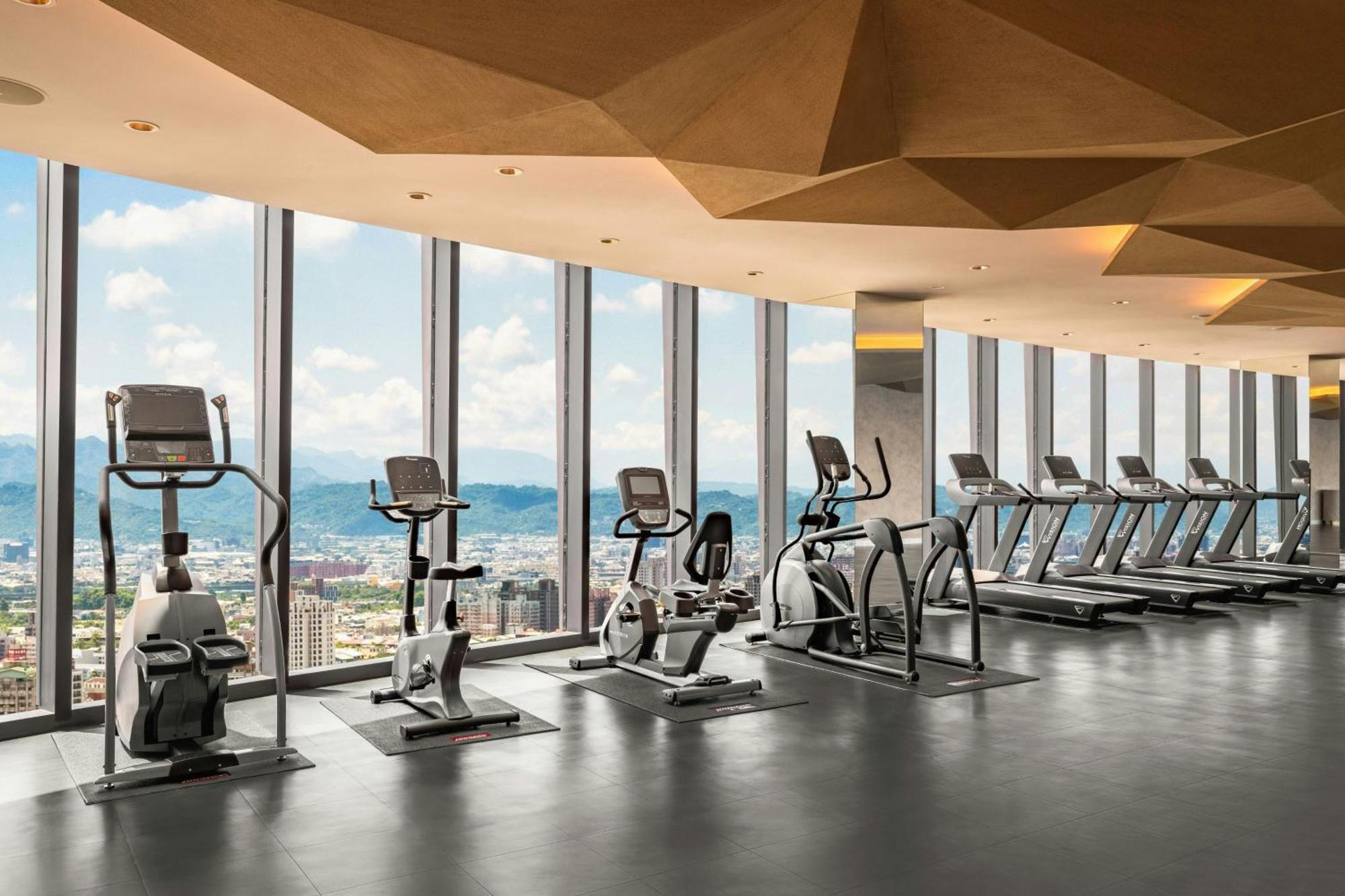Le Meridien Taizhong Zewnętrze zdjęcie The gym at the 39th floor
