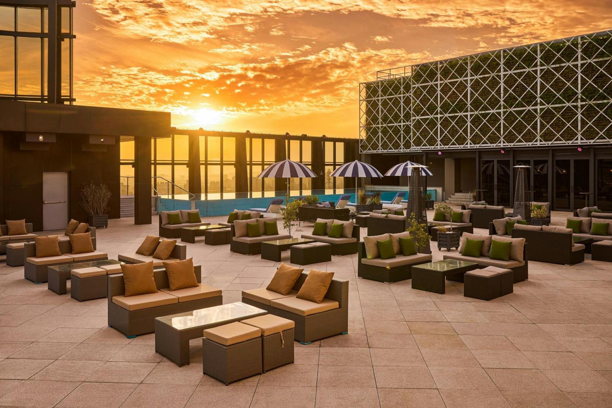 Le Meridien Taizhong Zewnętrze zdjęcie The Sky Bar